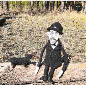 Кукла "Чехов в черной шляпе с таксой Хиной Марковной", авторская